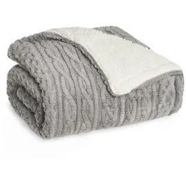 Blumtal Kuscheldecke 150x200 cm mit Zopfstrick-Optik - Oeko-TEX zertifizierte Mikrofaser Fleecedecke mit weicher Sherpa-Innenseite - Wohndecke 150x200 - waschbare Wohn- & Kuscheldecke Grau/Weiß