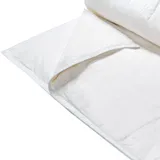 Beliani Zweilagige Ganzjahresbettdecke SERRATO Federn 150 x 200 cm