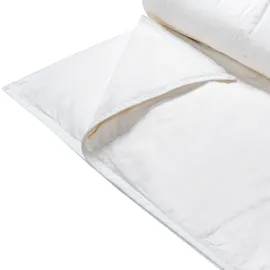 Beliani Zweilagige Ganzjahresbettdecke SERRATO Federn 150 x 200 cm