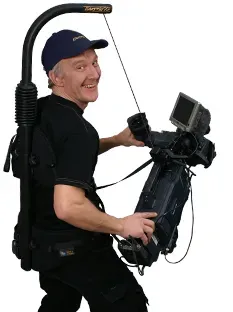 Easyrig 3 mit Gimbal-Weste über beide Schultern