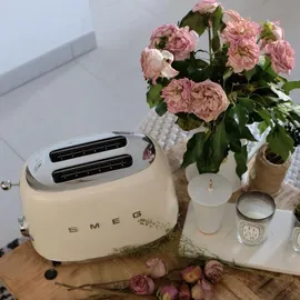 Smeg TSF01CREU Creme / Hochglanz