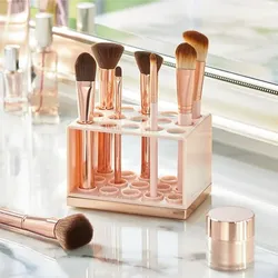 mDesign praktischer Kosmetik Organizer – dekorative Kosmetik Aufbewahrungsbox für Wimperntusche und Lippenstift – Ablage mit 15 Fächern zur Schminkaufbewahrung – hellrosa und rotgoldfarben