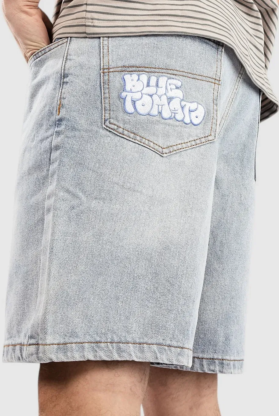 Blue Tomato EMB Shorts light denim Gr. 34