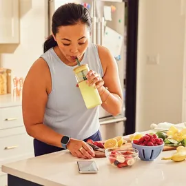 Fitbit Versa 4 aluminium kupferrosé/sandrosa