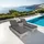 Tectake 2er Set Aluminium Rattan Sonnenliegen, wetterfest und UV-beständig, Tisch mit Staufach, inklusive 2 Bezugssets und Schutzhülle