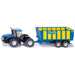 New Holland Traktor mit Silagewagen