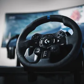 Logitech G923 Lenkrad mit Pedalen PC / PS5 / PS4