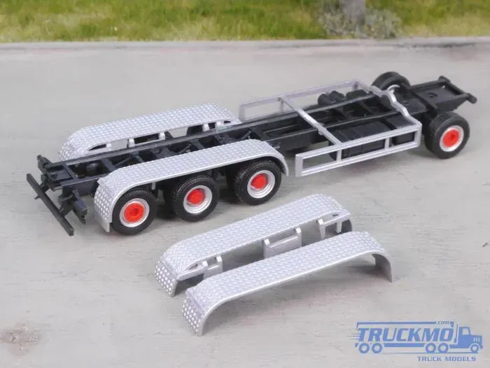Elbe-Modell 2x runde 3er Riffblech Kotflügel für LKW EM674