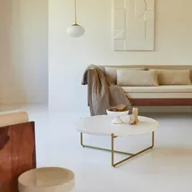 Tikamoon Couchtisch Konfetti aus Metall und Terrazzo 80 Anatole mit goldenem Gestell Desi