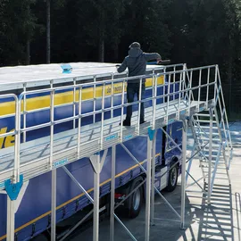 ZARGES Enteisungsbühne Basismodul mit Treppenzugang 3m Höhe 6m Länge