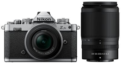 Nikon Z fc + Nikkor Z DX 16-50mm f/3,5-6,3 VR + Nikkor Z DX 50-250mm f/4,5-6,3 VR Doppelzoomkit