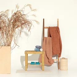 Relaxdays Badhocker aus Bambus, Sitzhocker mit extra Ablagefläche, HxBxT: 41,5 x 44 x 28 cm, Stauraum Flur & Bad, natur