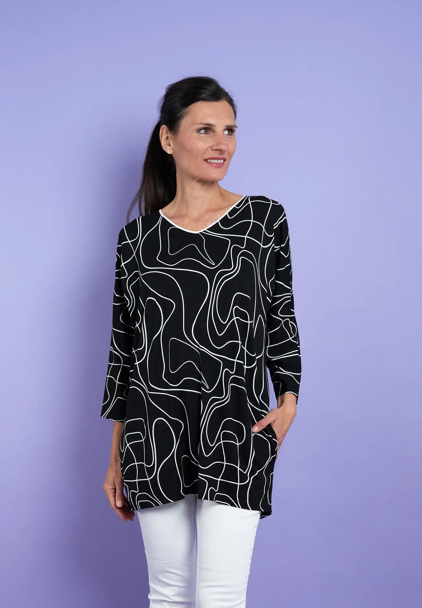 Longshirt SEIDEL MODEN, Damen, Gr. 44, schwarz, Jersey, Obermaterial: 96% Viskose, 4% Elasthan, bedruckt, tailliert Po-bedeckend, V-Ausschnitt, gerader Abschluss, Shirts Longshirt, mit grafischem Print - SEIDEL MODEN