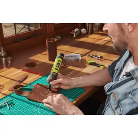 RYOBI 4 V mit Akku und Ladekabel