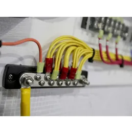 Blue Sea Systems Sammelschiene mit Abdeckung