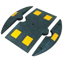 Schake Bodenschwelle aus Gummi, aus Gummi schwarz mit gelben Markierungen, 50mm Hoch, 800mm Überfahrlänge, Endstück ohne Zapfen, B: 150 mm