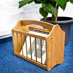 Relaxdays Zeitungsständer aus Bambus, mit Henkel & Tragegriff, platzsparend für Zeitschriften, HxBxT:33x42x21cm, natur