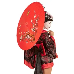 Roter Schirm mit asiatischem Muster