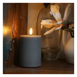Deluxe Homeart Mia Deluxe LED Stumpenkerze 10 cm 7,5 cm grau