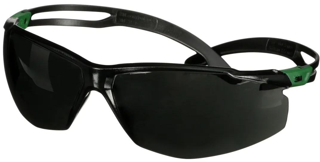 3M SecureFit 500 Schutzbrille, schwarz/grüne Bügel, Antikratz-Beschichtung+ (K), graue Scheibe mit Schutzstufe IR 5.0, SF550ASP-GRN