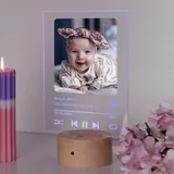 LAUBLUST Song Cover Glas Bild mit Foto Acrylglas & 3 Holzsockel - Personalisiertes Geschenk mit Baby Bild - Kinder Musik-Player | ca. 15x20 cm - Fotogeschenk zur Geburt | Geschenk für Frauen & Männer