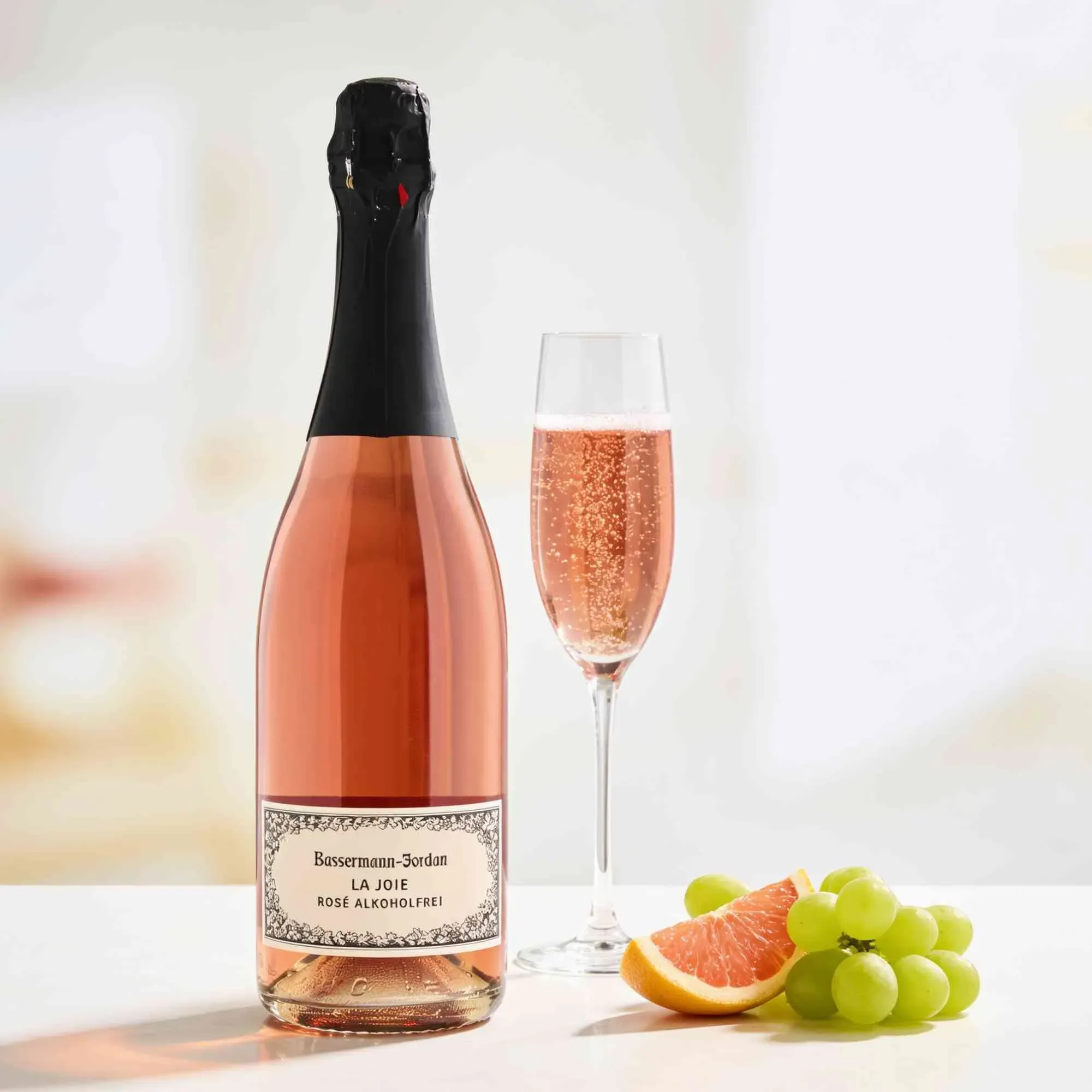 Weingut Bassermann-Jordan  Bassermann-Jordan La Joie Rosé (schäumendes Getränk aus entalkoholisiertem Wein) Spätburgunder Deutschland