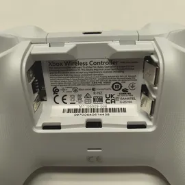 Microsoft Xbox Wireless Controller robot white