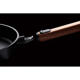 WOLL "ECO Logic QXR" Flach- /Bratpfanne, Ø 28 cm, mit abnehmbarem Holzstiel (-FREE) - Induktionsgeeignet