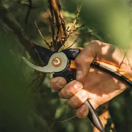 Fiskars Solid Bypass Gartenschere (1057164)