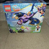 LEGO DC Super Hero Girls Batgirl auf den Fersen des Batjets (41230)