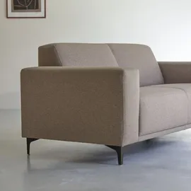 Tikamoon 2,5-Sitzer-Sofa Lars mit taupegrauem Stoffbezug