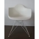 Vitra DAR 44032000 Eames Armchair weiß Untergestell weiß