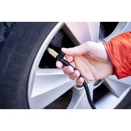 Osram TYREinflate 6000 Druckluftreifenprüfer/-füller Handpumpe mit digitaler Anzeige