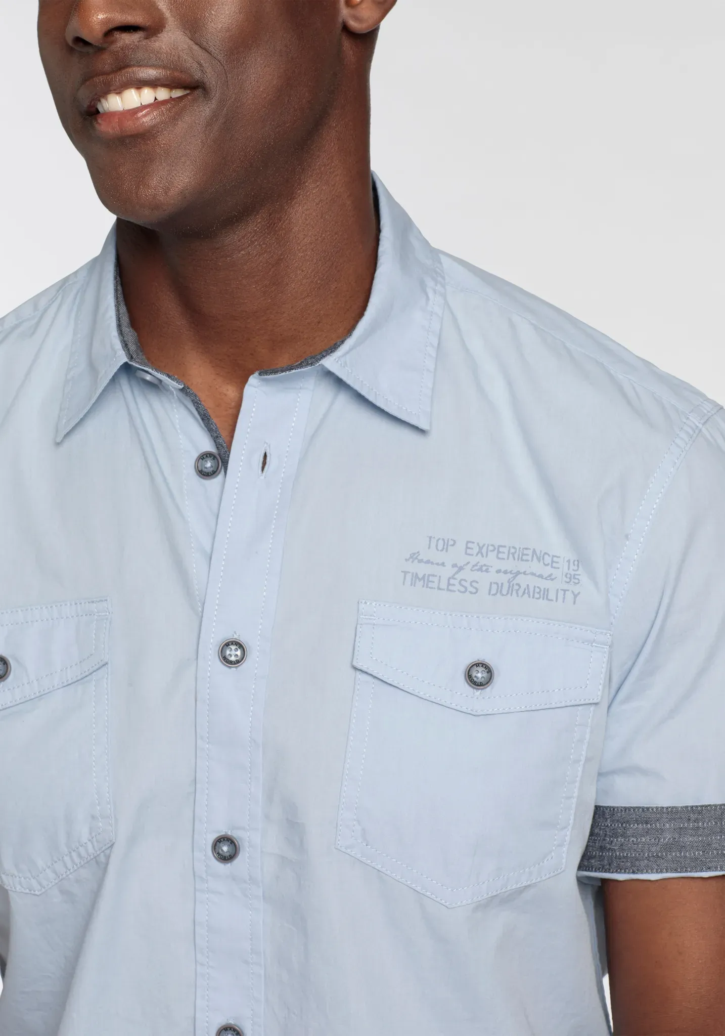 Kurzarmhemd MAN'S WORLD, Herren, Gr. 5XL (51/52), N-Gr, blau (hellblau), Web, Obermaterial: 100% Baumwolle, unifarben, bequem, abgestepptes Bündchen krempelbar, Hemden, mit kleinem Brustprint