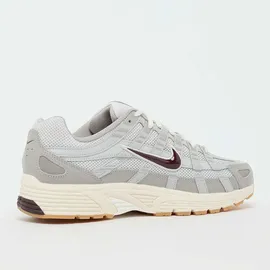 Nike P-6000 Herren College Grey/Burgundy Crush/Vast Grey 41