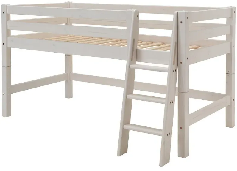 Infanskids halbhohes Bett mit schräger Leiter