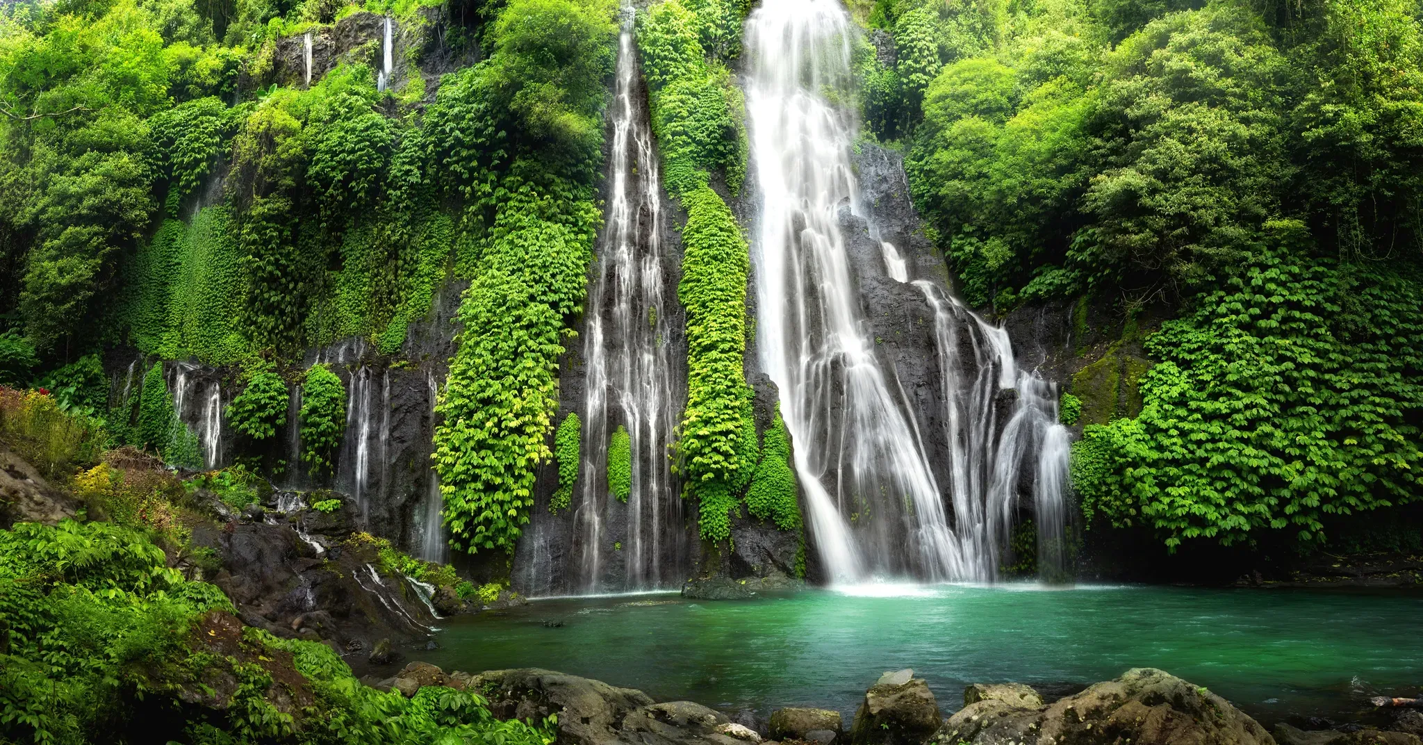 Fototapete PAPERMOON "LAGUNE IM URWALD MIT WASSERFALL", bunt, B:4,50m L:2,80m, Vlies, Tapeten