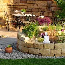 Relaxdays Buddha Figur, Polyresin, wetterfest & frostsicher, Gartendeko, HxBxT: 30x19,5x12 cm, weiß