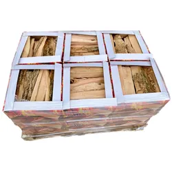 Brennholz aus buche und esche im 15-kg-schachtel. Palette 120x80x65 cm mit 12 Kisten mit Brennholz aus Buche und Esche.