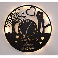 Designbysh Personalisierte LED Wanduhr Liebe 2" Geschenk Hochzeit Hochzeitstag Geschenk Partner Liebe Paar Ehemann Ehefrau Mann Frau goldene Silberne Valentinstag Jahrestag