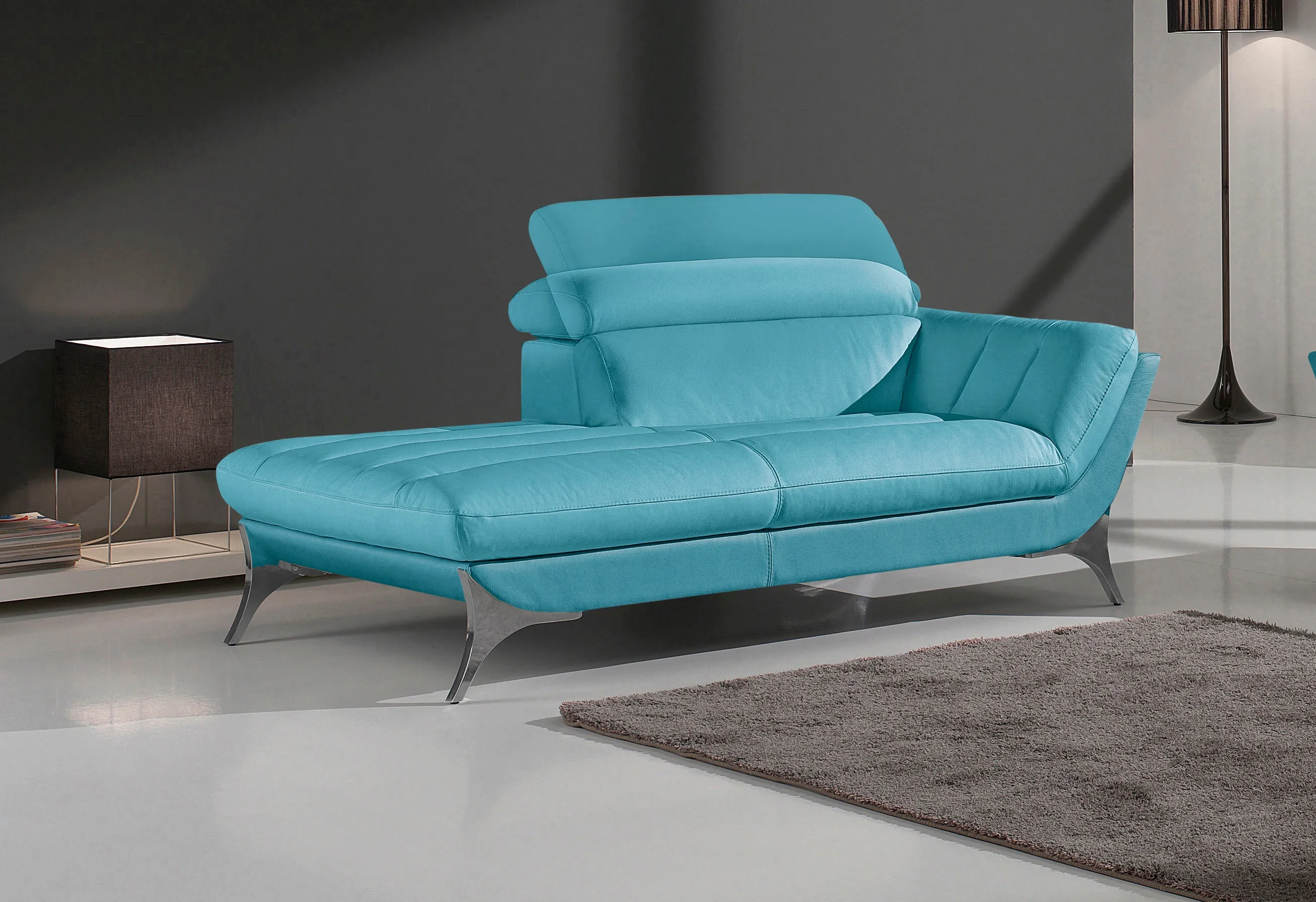 Recamiere EGOITALIANO "Sueli, extravagantes Design und erstklassiger Sitzkomfort", blau (türkis), B:180cm H:100cm T:110cm, Leder u00bbNUVOLEu00ab (Echtes Rindsleder). Halbnatürliches, halbnarbiges Rindsleder mit einer natürlichen Körnung von 1, 2 bis 1, 4 mm. Dieses Leder hat eine weiche, wachsartige Hand mit mattem Aussehen und einem Wolkeneffekt. Es handelt sich um ein Naturleder, das die ursprünglichen Eigenschaften der Lederhäute nicht verändert. Das Vorhandensein von verheilten Narben, Körnungsunterschiede, Falten, Adern, Unterschiede in den Farbtönen und andere Spuren, die die Natur auf diesen Fellen hinterlassen hat, sind ein Beweis für die absolute Echtheit und das Zeugnis ihres großen Wertes. Leder u00bbBACIOu00ab (echtes Rindsleder). Halbnarbiges Naturleder mit einer Dicke von 1, 6-1, 8 mm. BACIO hat eine weiche und wachsartige Hand mit halb undurchsichtigem Aussehen. Es handelt sich um ein Naturleder, das die ursprünglichen Eigenschaften der Lederhäute nicht verändert. Das Vorhandensein von verheilten Narben, Körnungsunterschiede, Falten, Adern, Unterschiede in den Farbtönen und andere Spuren, die die Natur auf diesen Fellen hinterlassen hat, sind ein Beweis für die absolute Echtheit und das Zeugnis ihres großen Wertes. Leder u00bbCAREZZAu00ab (Rindsleder). Halbnarbiges Naturleder mit einer Dicke von 1, 2-1, 4 mm. Es hat eine weiche und wachsartige Hand mit halb undurchsichtigem Aussehen. CAREZZA ist ein Naturleder, das die ursprünglichen Eigenschaften der Mäntel nicht verändert. Das Vorhandensein von verheilten Narben, Körnungsunterschiede, Falten, Adern, Unterschiede in den Farbtönen und andere Spuren, die die Natur auf diesen Fellen hinterlassen hat, sind ein Beweis für die absolute Echtheit und das Zeugnis ihres großen Wertes., Sofas, Solitärmöbel, hochwertiger Lederbezug, inklusive Kopfteilverstellung