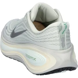 Nike Vomero Plus Damen Silber/Beige 39