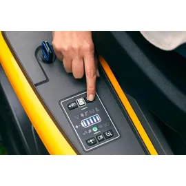 Stiga Akku-Rasentraktor Swift 372e, 72 cm Schnittbreite, für 2000 m2, 48V, inkl. Akkus und Ladegerät