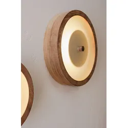 Moderne LED-Wandleuchte Bugie aus Holz