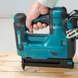 Makita Akku-Stauchkopfnagler DBN500RTJ
