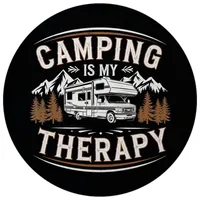 Speecheese Wohnmobil vor Einer Berglandschaft Camping is My Therapy