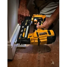 DeWalt DCN 660 N Akku-Nagler 18V 32 - 63mm