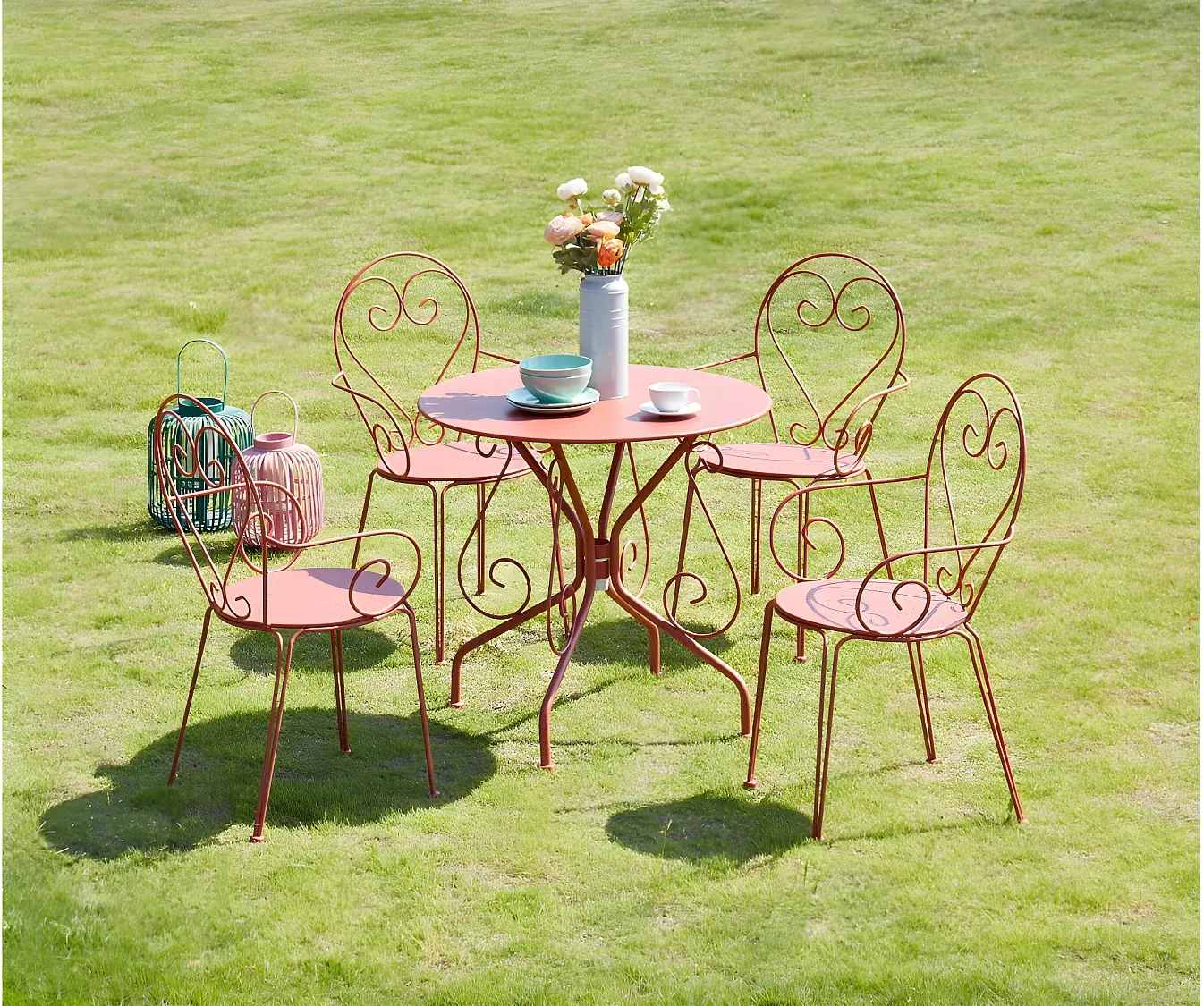 Garten-Essgruppe: Tisch + 4 stapelbare Sessel - Metall in Eisenoptik - Terracotta - GUERMANTES von MYLIA