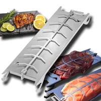 FENNEK Edelstahl Flammlachshalter für Feuerschalen & Kugelgrills | mit speziellem Spannmechanismus- Keine Schrauben nötig | 180° drehbar | Perfekte Alternative zum Flammlachsbrett | Made in Germany