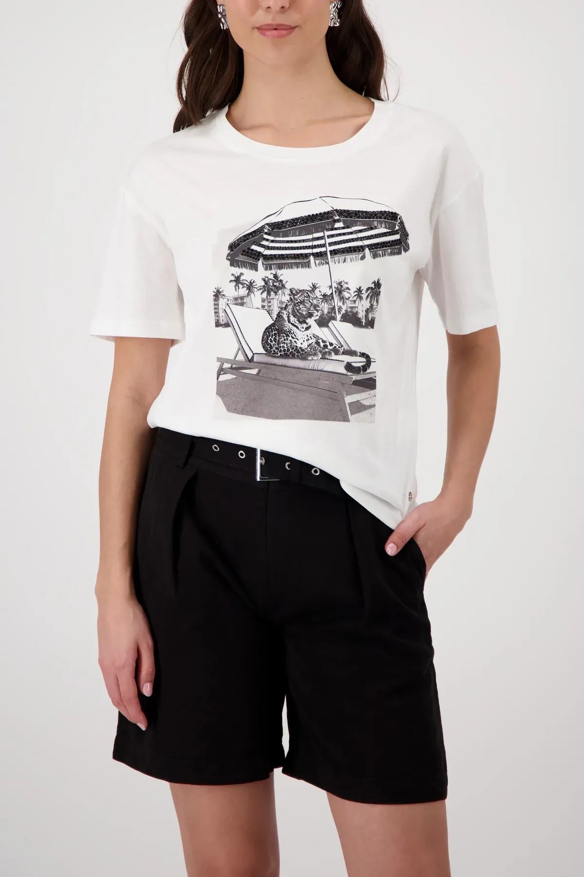 T-Shirt MONARI, Damen, Gr. 42, weiß (ecru), Web, Obermaterial: 50% Baumwolle, 50% Modal, unifarben, regular fit taillenbedeckt, Rundhals, eingesetzt abgesteppte Kante, Shirts T-Shirt, Regular fit mit Leopardenprint
